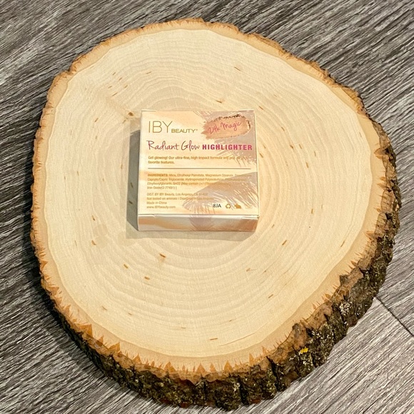 🌾HP🌾 IBY Radiant Glow Highlighter 24k Magic
New in box - Picture 5 of 10